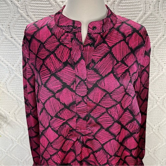 ANNE KLEIN | Pink Long Sleeve Geometric Print Split-Neck Popover Tunic Top - Picture 3 of 12